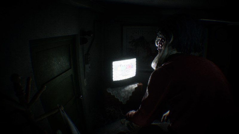 凶寓/Dread Flats这是一款第一人称中式怪谈恐怖游戏，玩家将前往一座发生过凶楼，探秘集体失踪案的真相，而在黑暗中，恐怖的实体在潜伏着